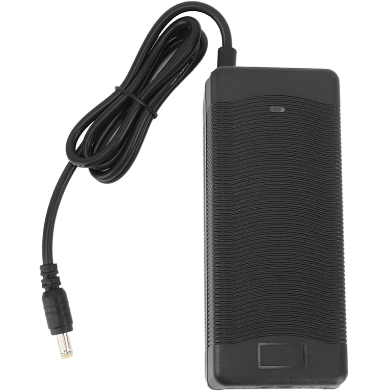 24V 2A lādētājs ar sarkanu LED uzlādei un zaļu pilnīgas uzlādes indikatoru