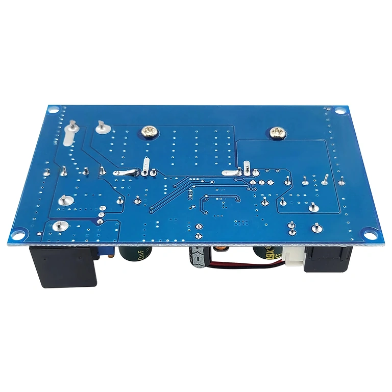DC-DC Step-Down 600W 25A konvertora aizmugures detalizēts skats, redzami savienotāji un dzesēšanas elementi