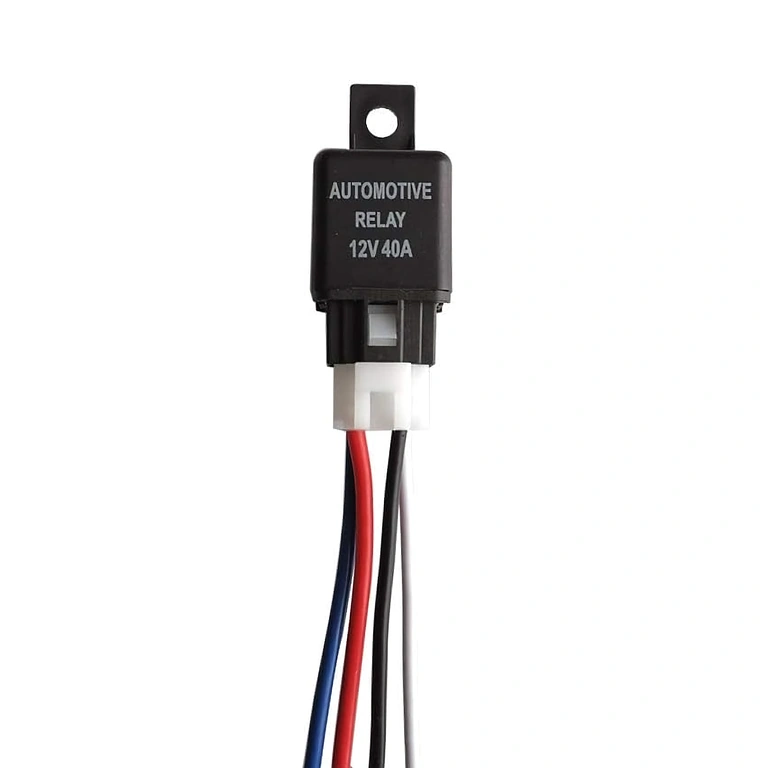 Auto relejs 12V 4 pini 40A ar ligzdu – skaidrs priekšpuses skats
