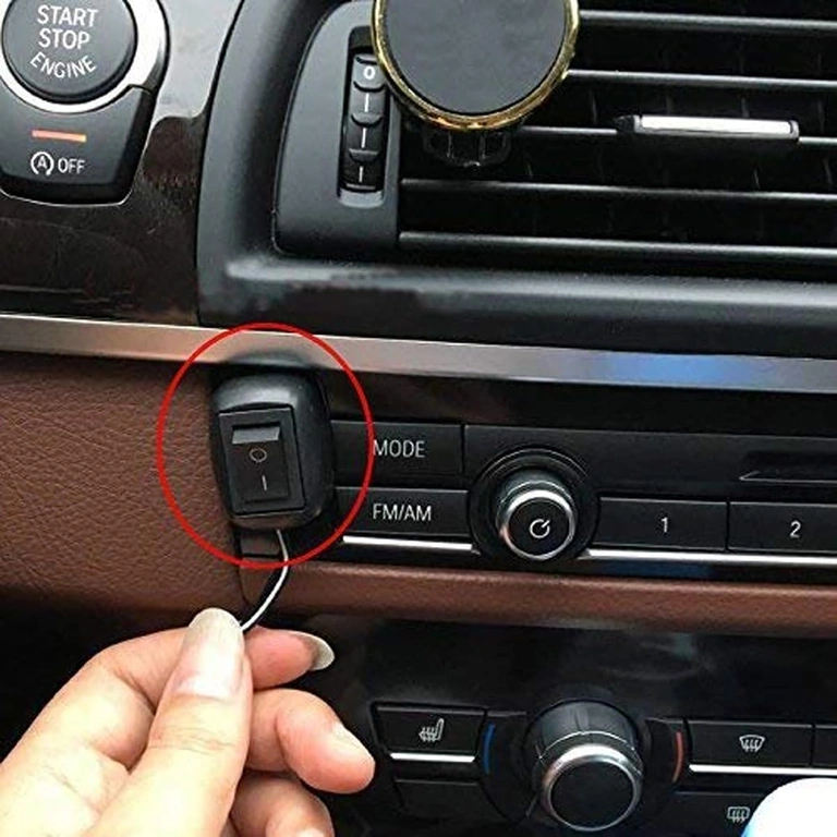 ON/OFF slēdža montāža ar līmlenti