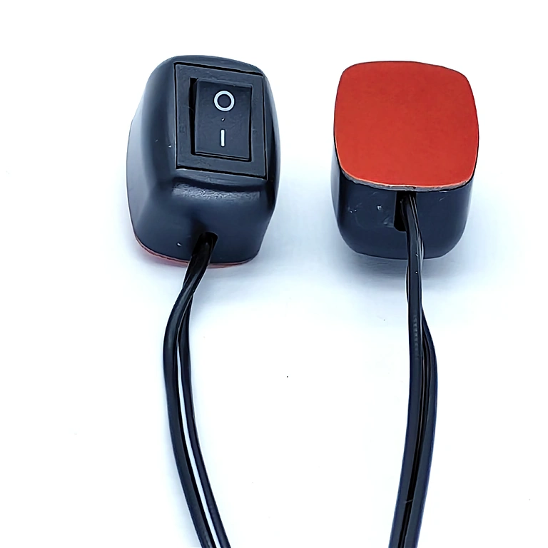 Slēdža struktūra un korpuss ar virsmas montāžu