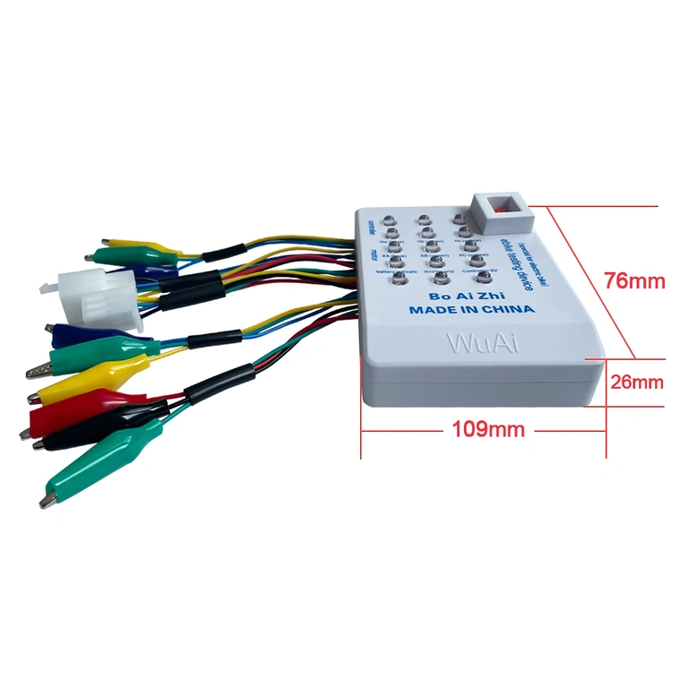 Universālais testeris – baterijas pieslēgšana Baterija pieslēgta universālajam testeram kontroliera pārbaudei