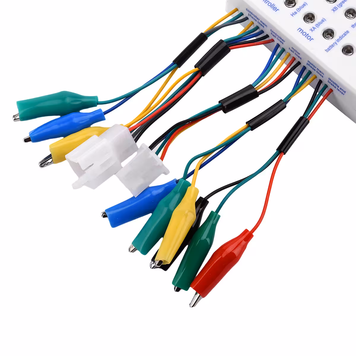 Motora fāžu vadi pieslēgti universālajam testeram